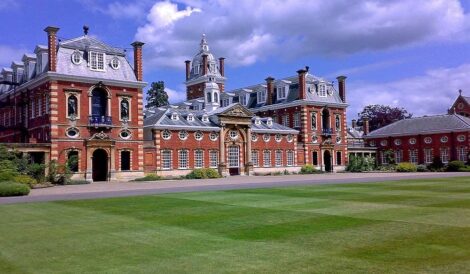 Internado Wellington College South Front