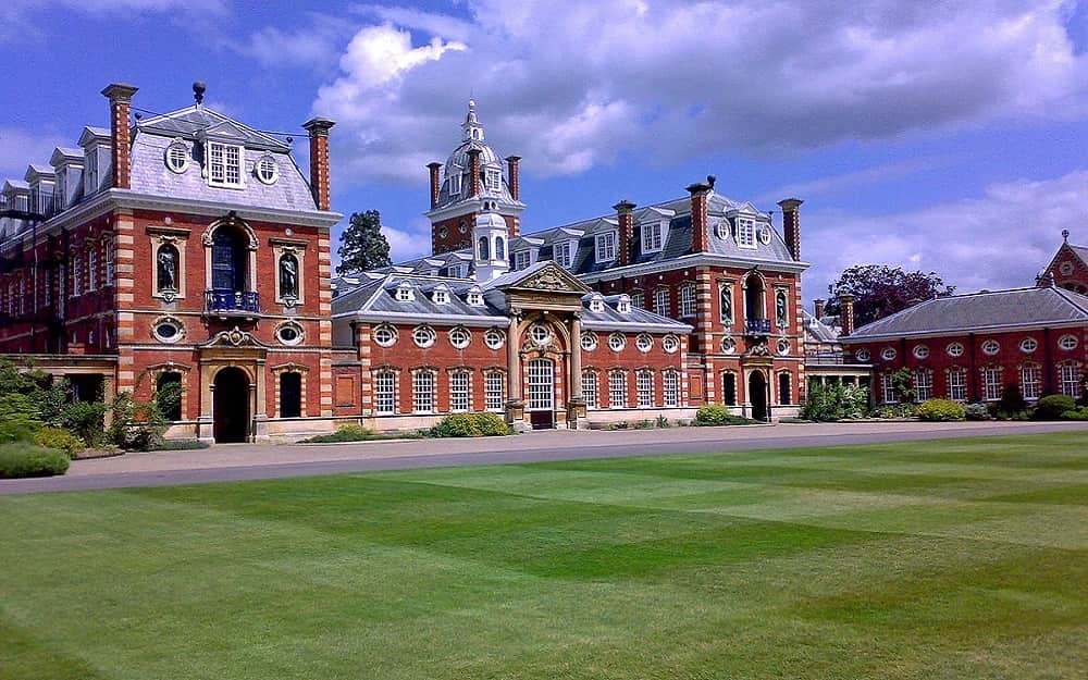 Internado Wellington College South Front