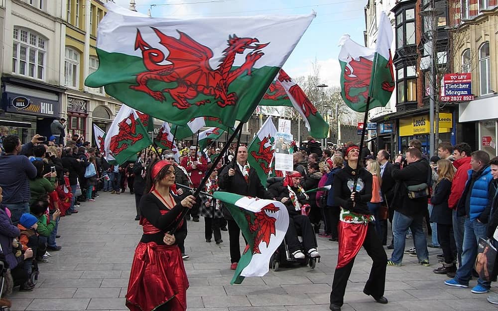 Fiestas-St._David's_Day_parade,_Cardiff_-